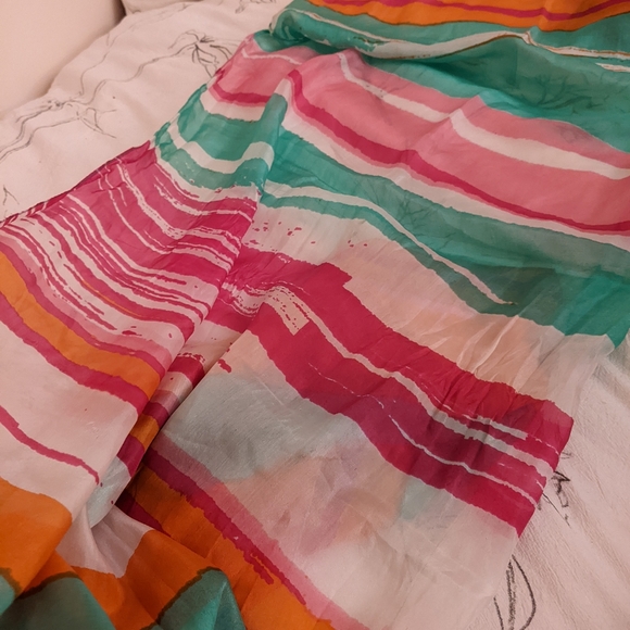 100% European Silk scarf - Picture 2 of 4